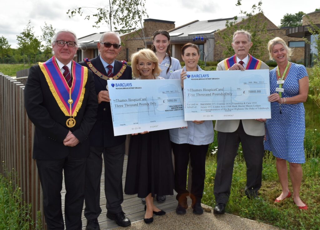 BeMBA cheque presentation to Thames Hospice